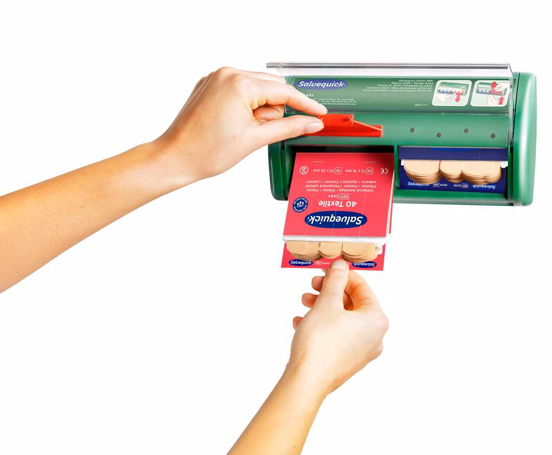 490700-salvequick-plaster-dispenser-textile-plastic-demo-refill.jpg